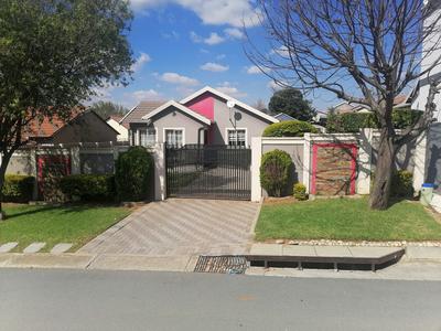 House For Sale in Olievenhoutbosch, Centurion
